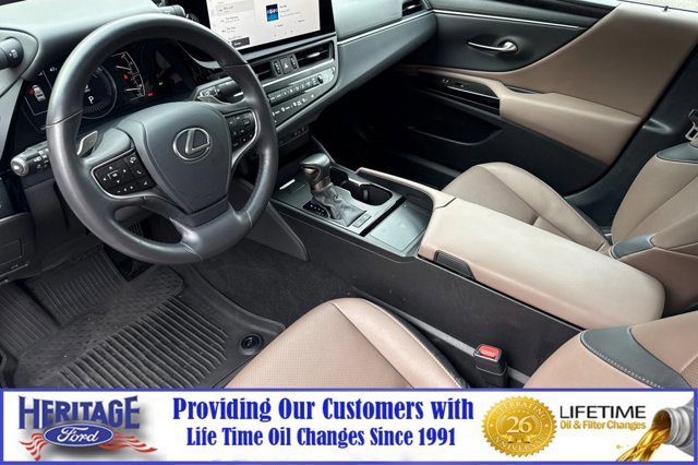 Used 2025 Lexus ES 300h w/ Premium Package image 10