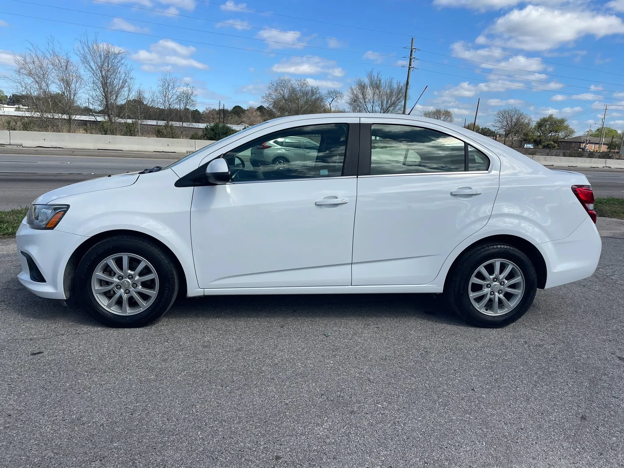 Used 2017 Chevrolet Sonic LT FWD image 4