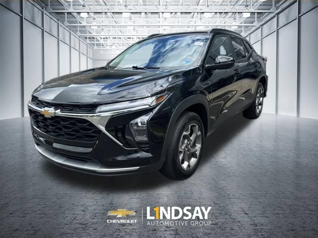 Used 2025 Chevrolet Trax LT FWD image 21