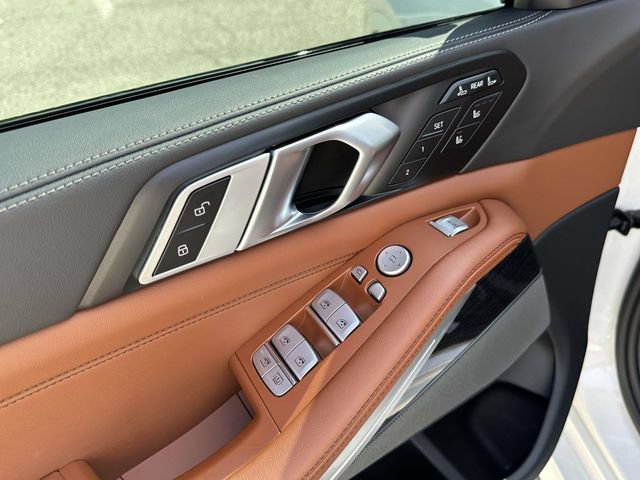 Certified 2025 BMW X7 M60i AWD/4WD image 27