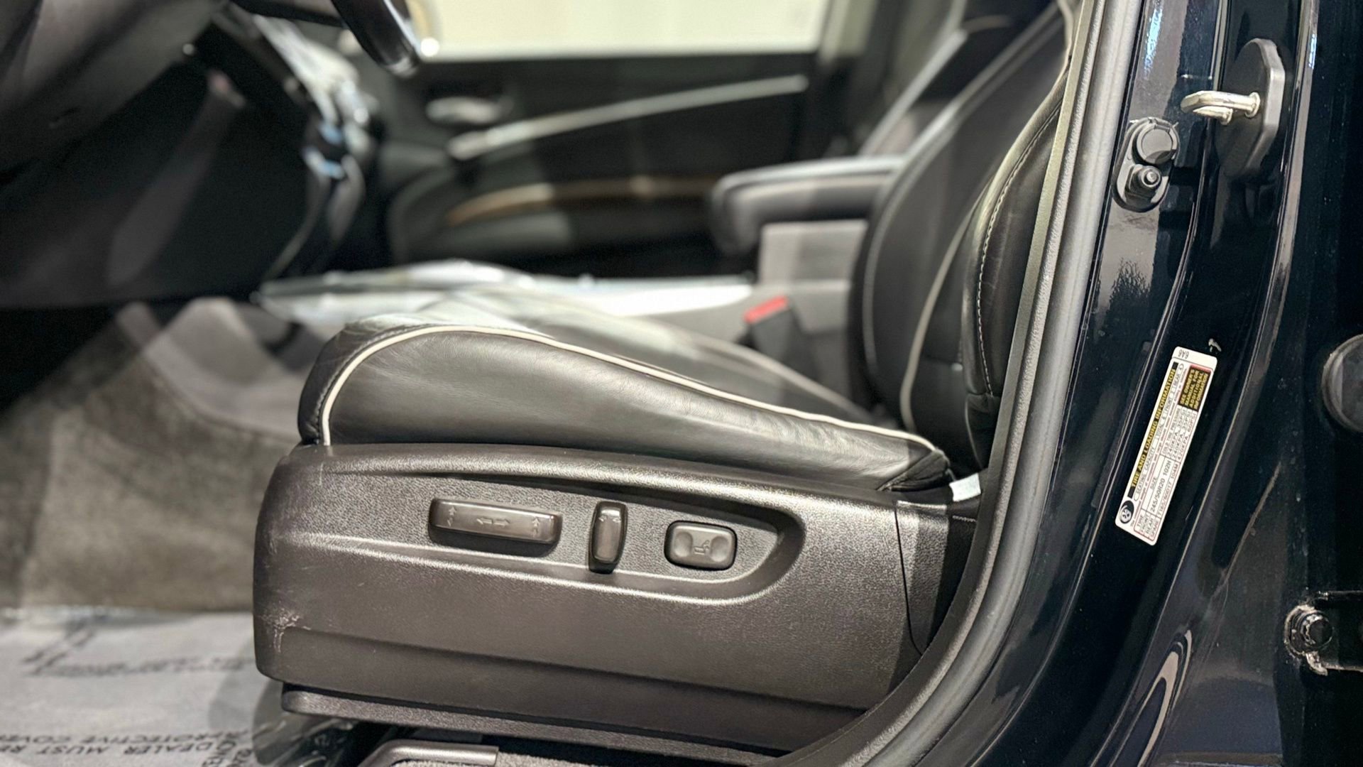 Used 2017 Acura MDX SH-AWD w/ Advance Package image 46