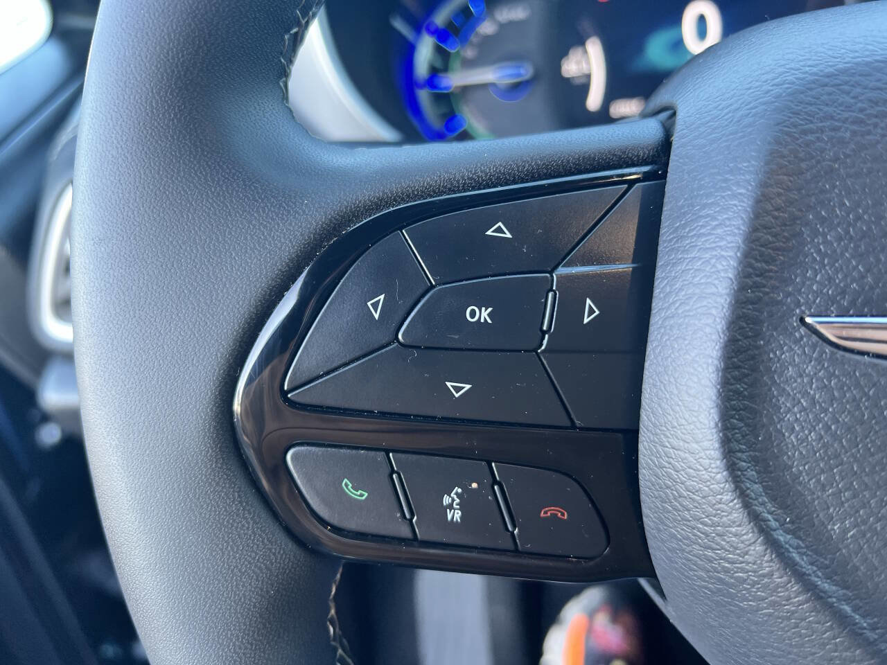 Used 2023 Chrysler Pacifica Touring-L w/ S Appearance Package image 27