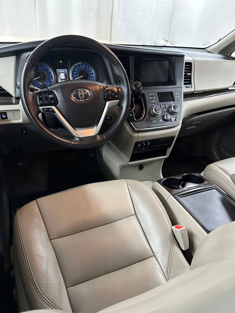Used 2016 Toyota Sienna XLE w/ Outdoor Package image 23