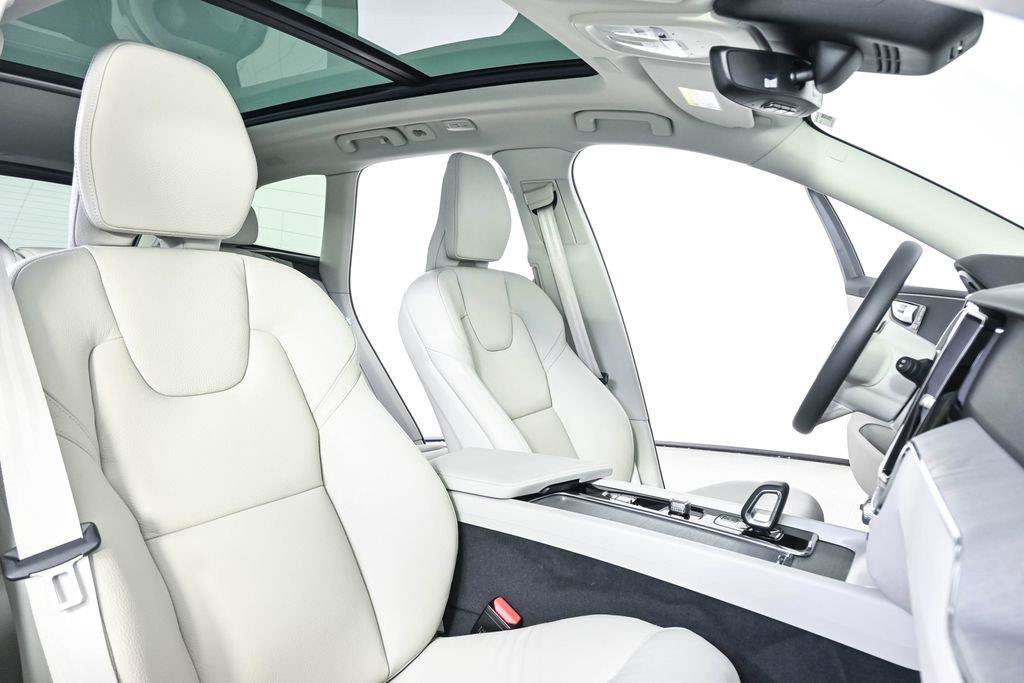 Certified 2024 Volvo XC60 T8 Plus w/ Protection Package Premier AWD/4WD image 24