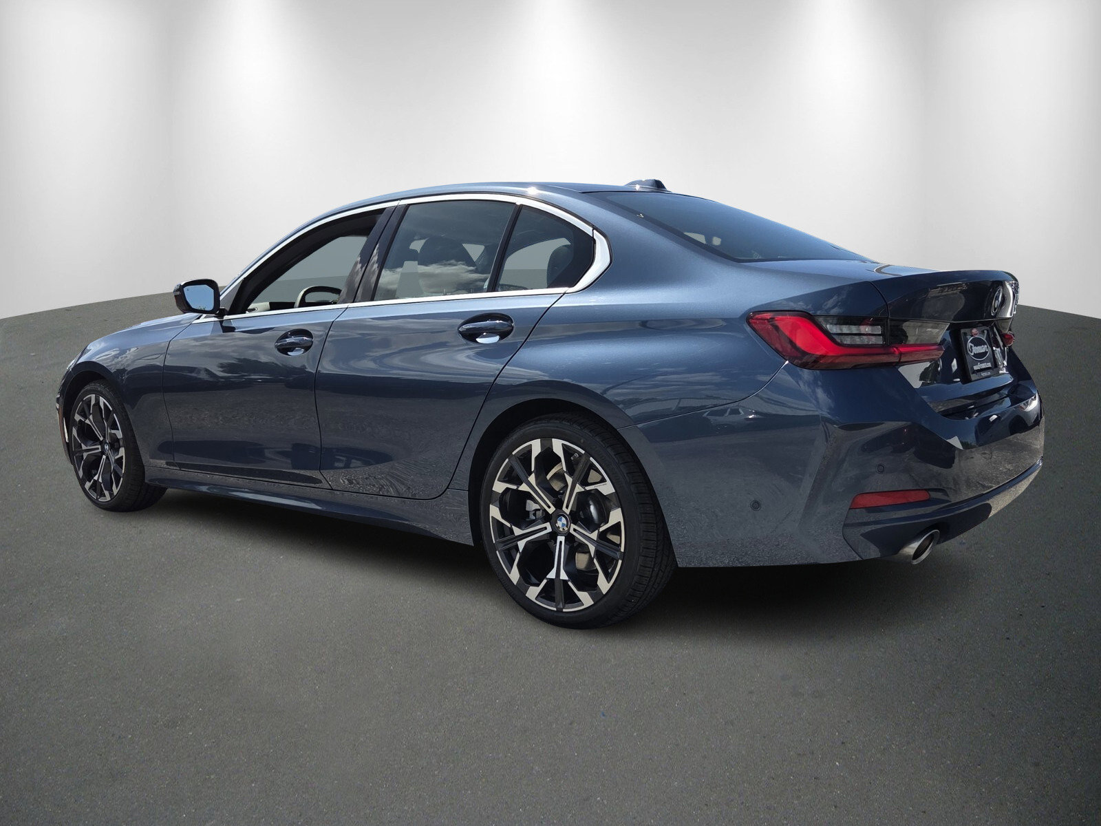 Certified 2025 BMW 330i Sedan image 5