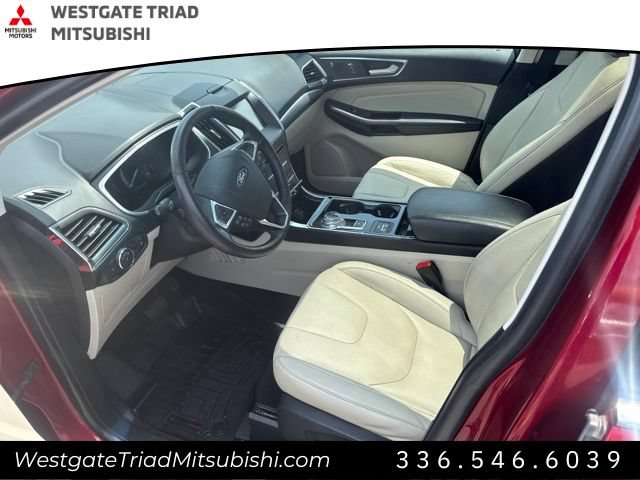 Used 2019 Ford Edge Titanium w/ Equipment Group 301A FWD image 5