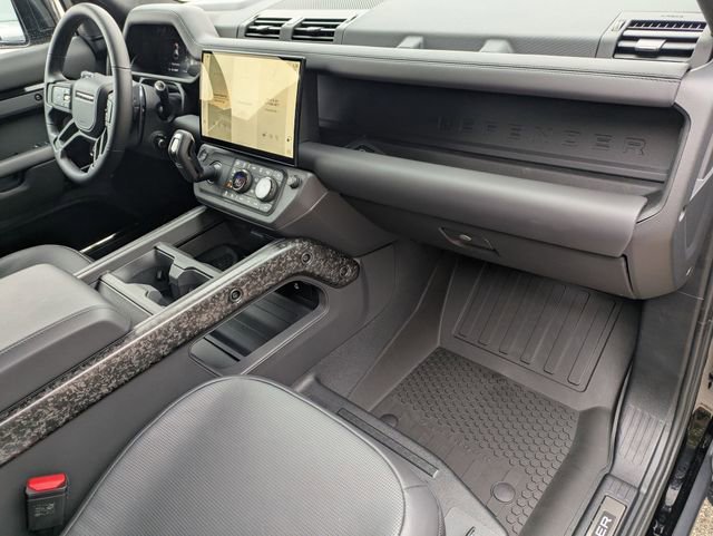 New 2026 Land Rover Defender 110 OCTA image 19