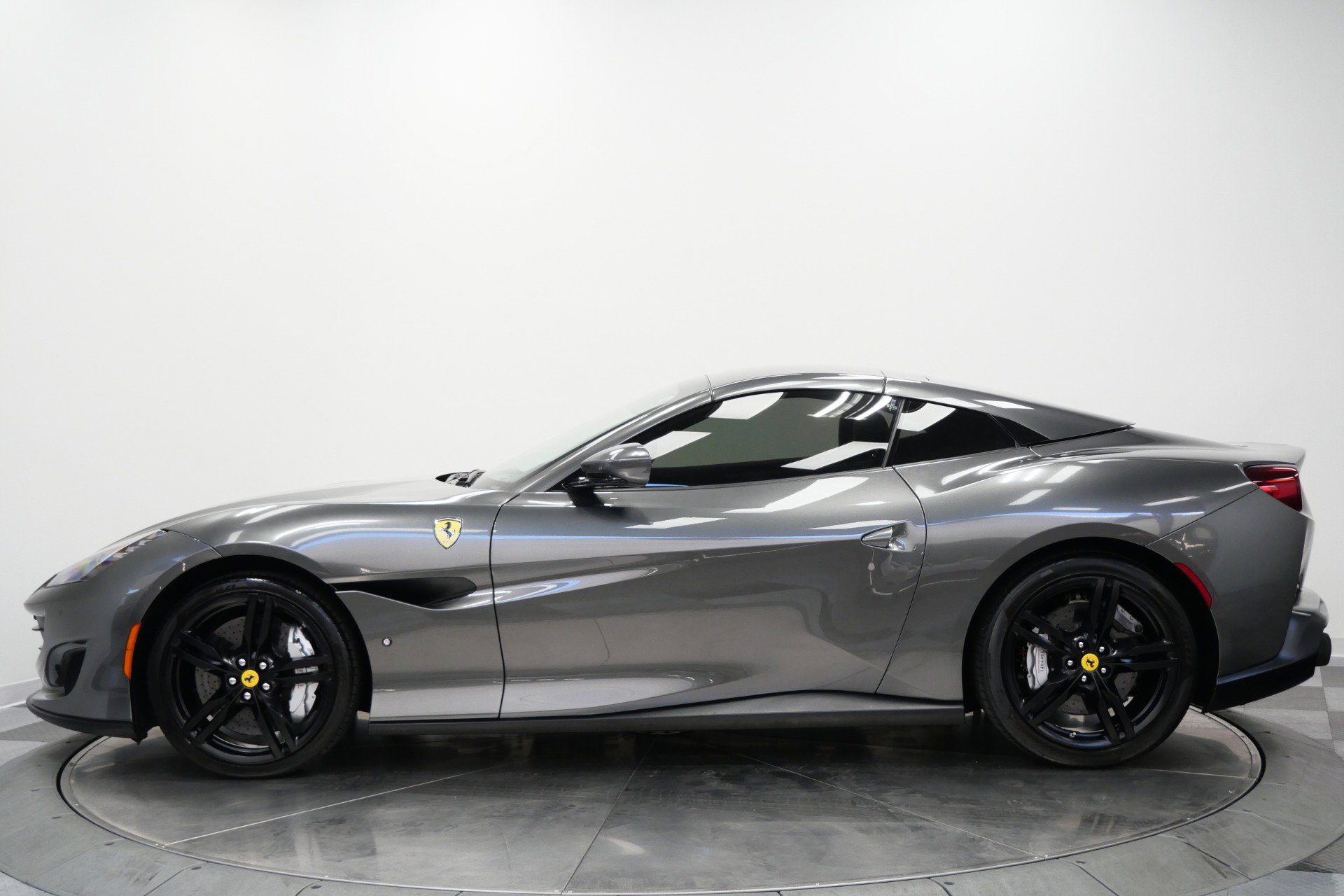 Used 2019 Ferrari Portofino RWD image 6