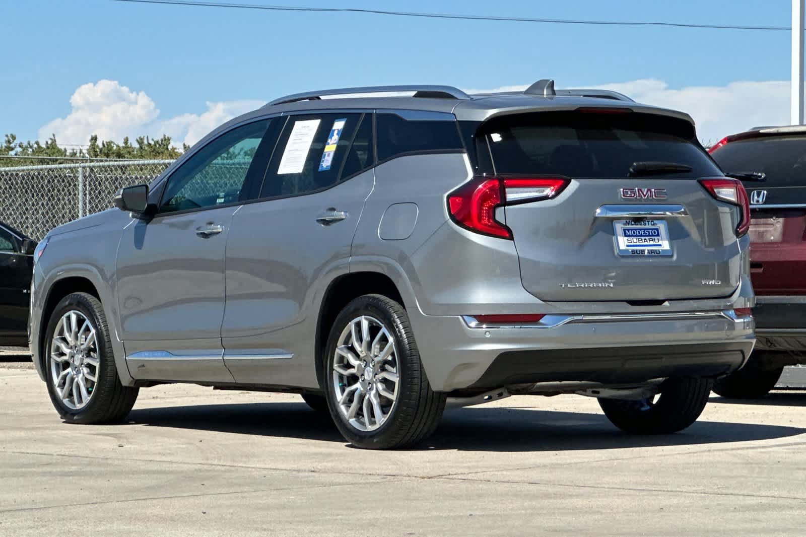 Used 2024 GMC Terrain Denali w/ Denali Premium Package AWD/4WD image 5