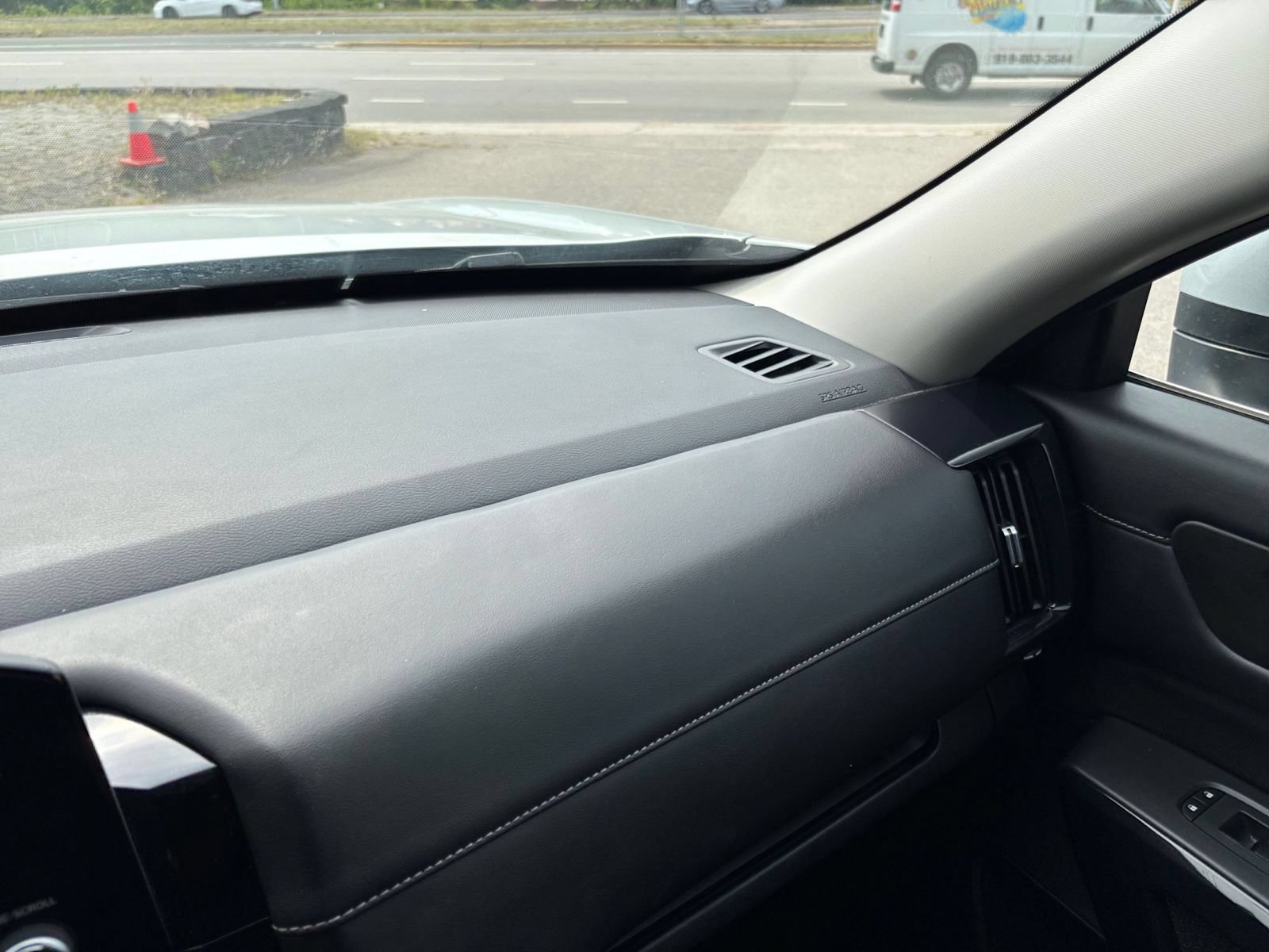 Used 2025 Nissan Pathfinder SV FWD image 33