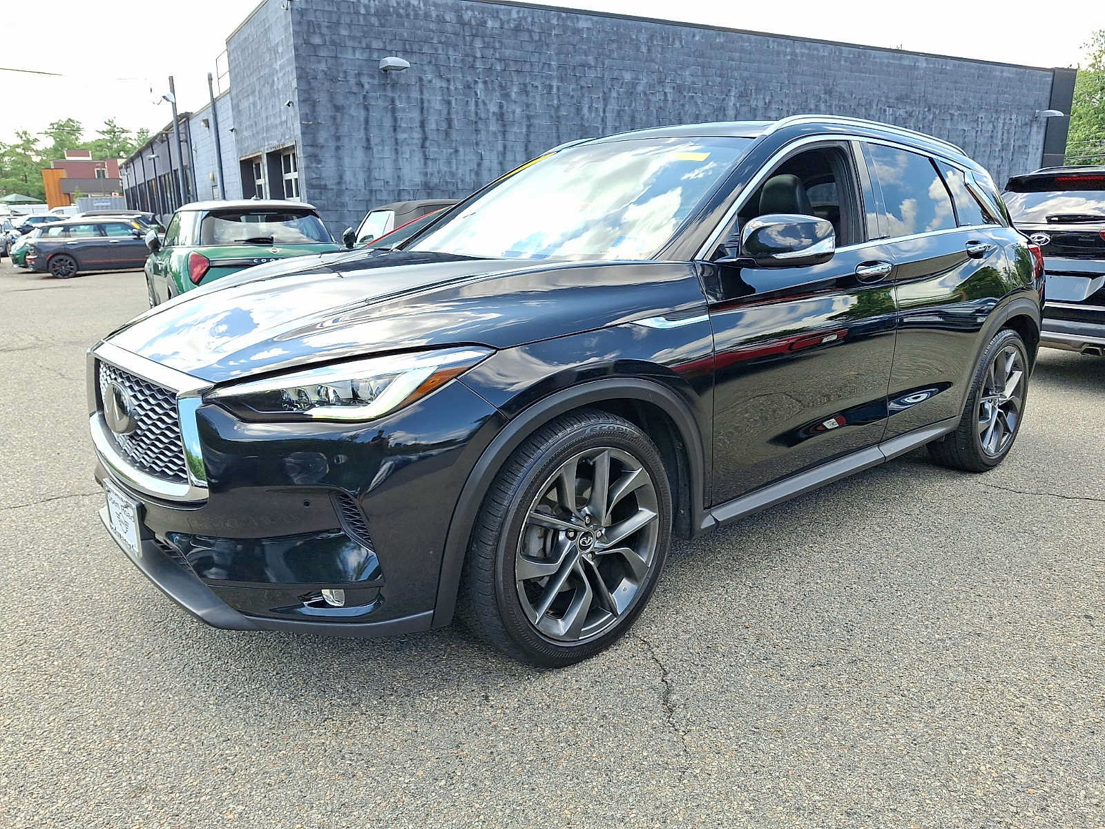 Used 2019 INFINITI QX50 Essential w/ Sensory Package AWD/4WD image 3