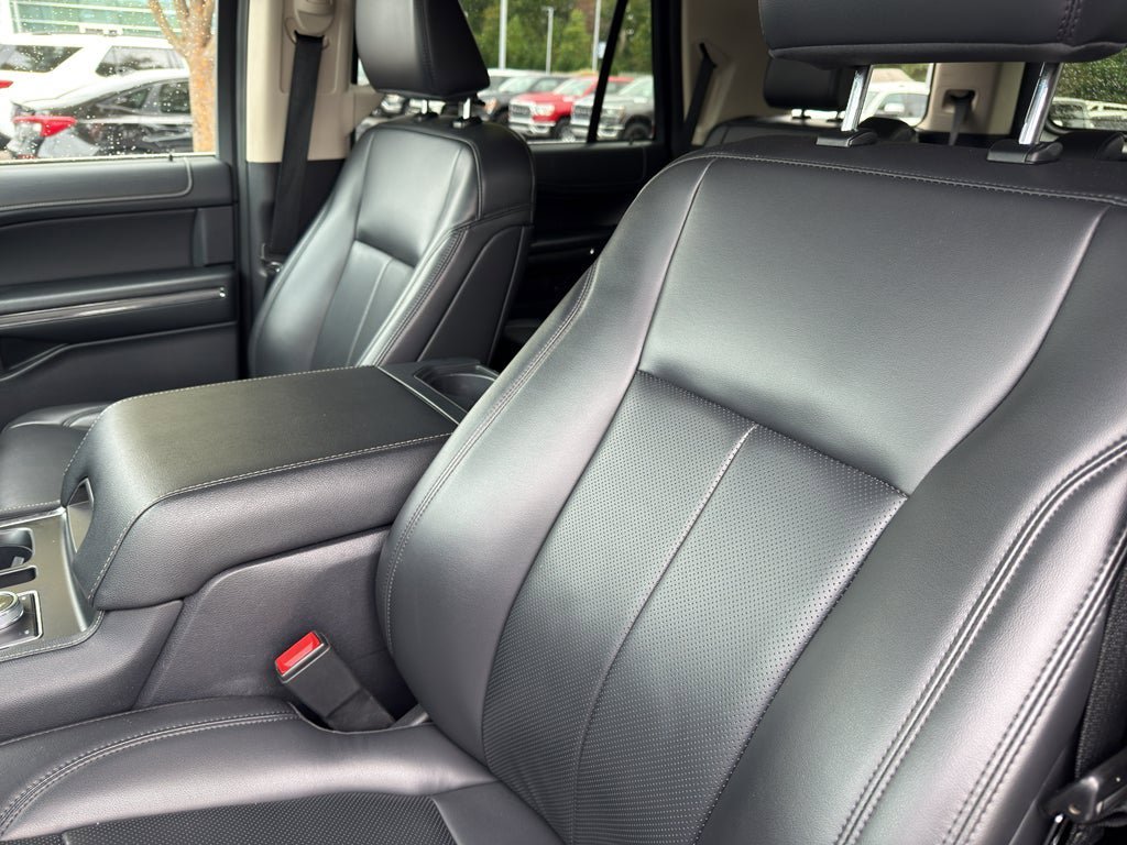 Used 2024 Ford Expedition XLT image 13