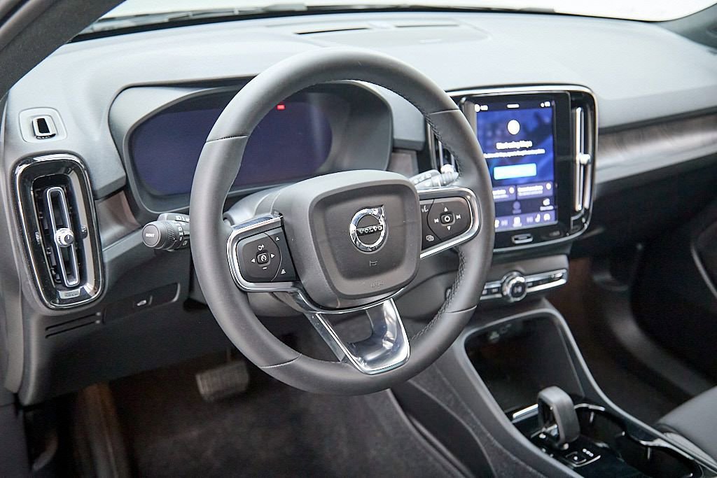 Certified 2023 Volvo XC40 Recharge Ultimate image 13