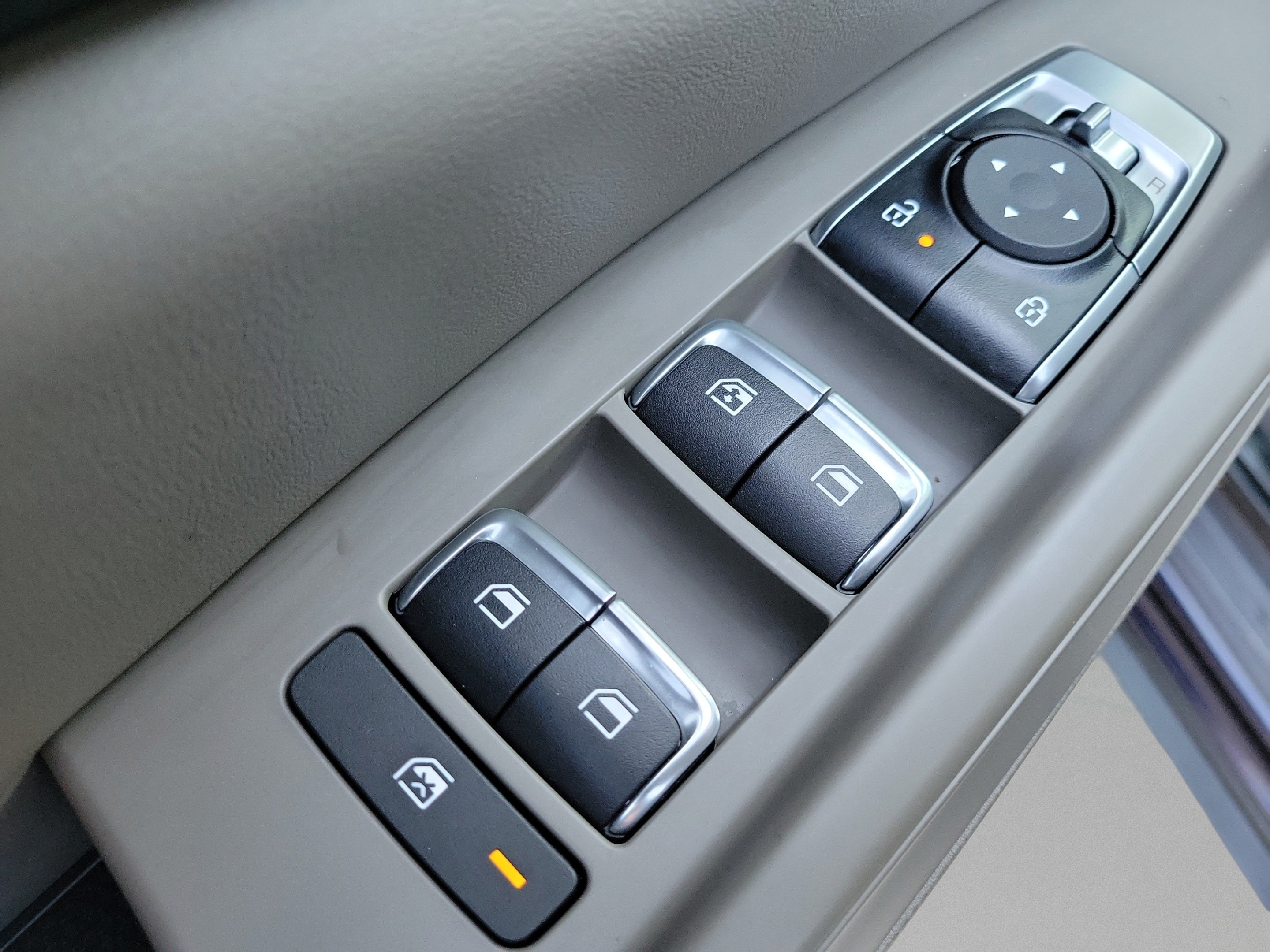 Certified 2026 Kia Carnival FWD image 14
