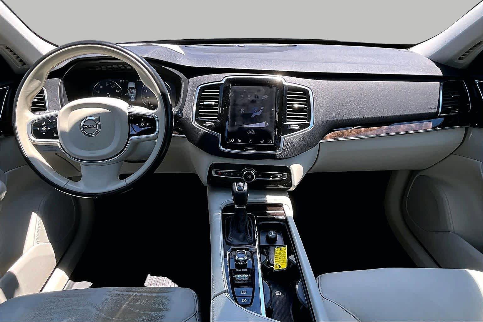 Used 2018 Volvo XC90 T5 Momentum w/ Convenience Package FWD image 16