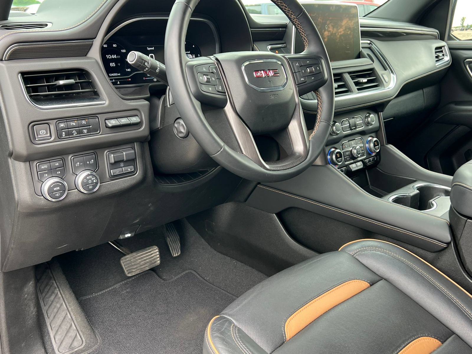 Used 2023 GMC Yukon XL AT4 w/ AT4 Premium Plus Package AWD/4WD image 20