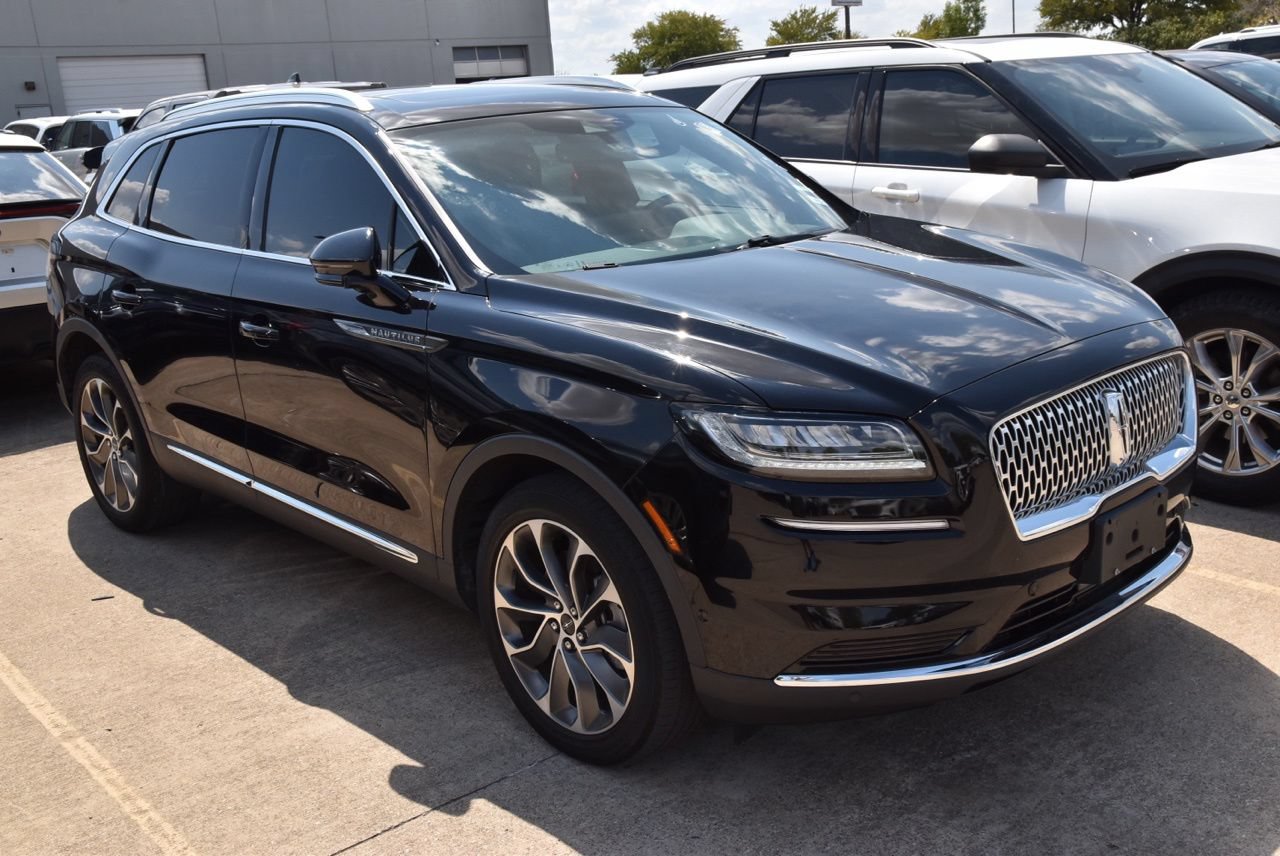 Used 2022 Lincoln Nautilus Reserve w/ Equipment Group 201A FWD image 4