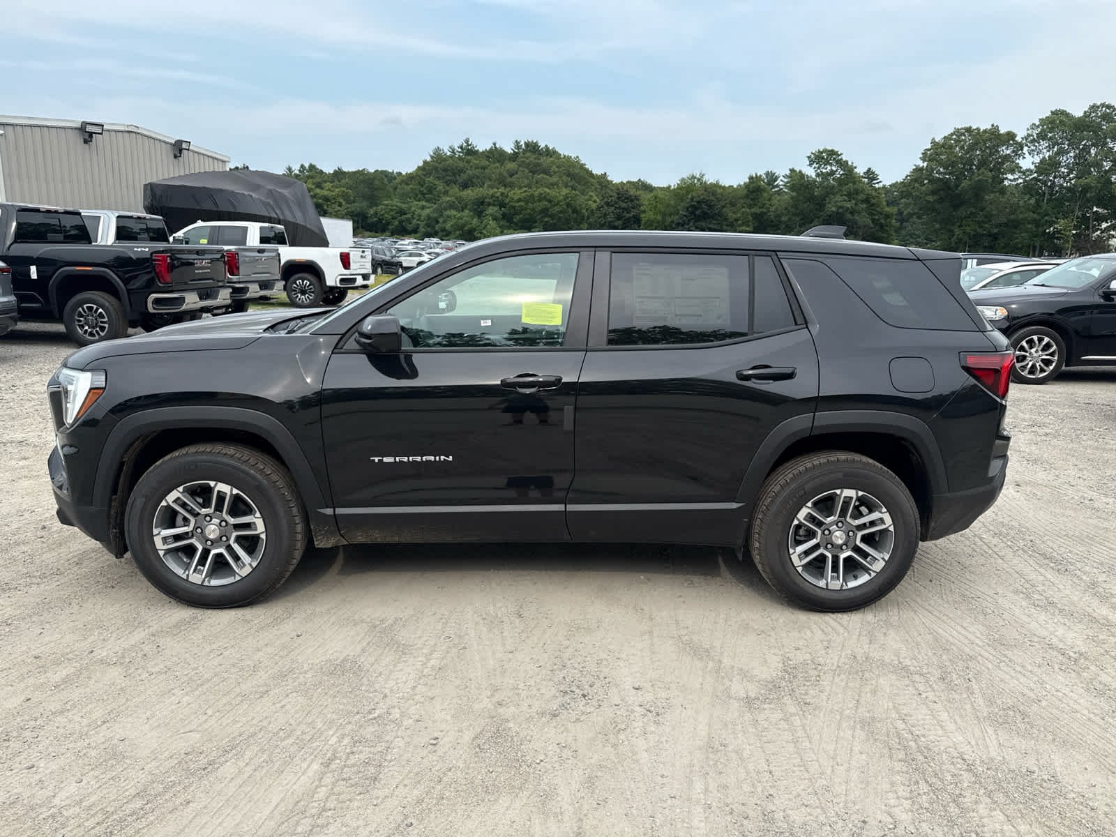 New 2027 GMC Terrain Elevation w/ Technology Package II AWD/4WD image 2
