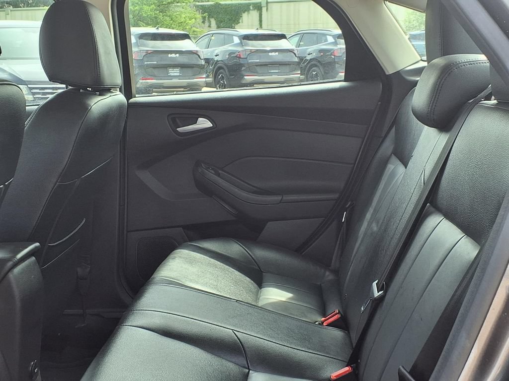 Used 2013 Ford Focus SE FWD image 12