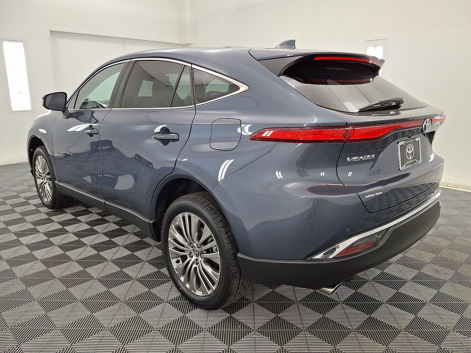Certified 2024 Toyota Venza Limited AWD/4WD image 14