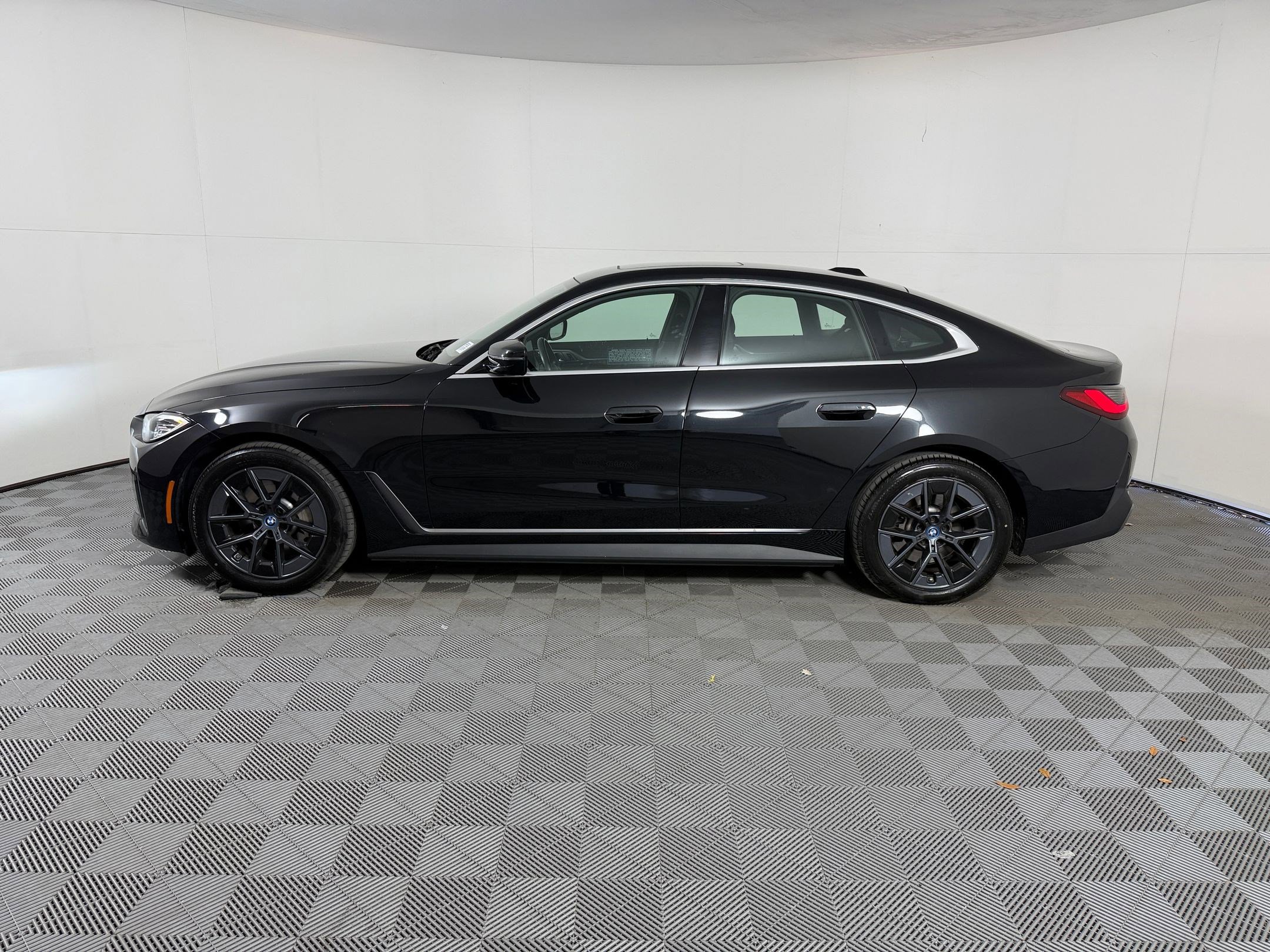 Used 2024 BMW i4 eDrive35 w/ Convenience Package RWD image 2