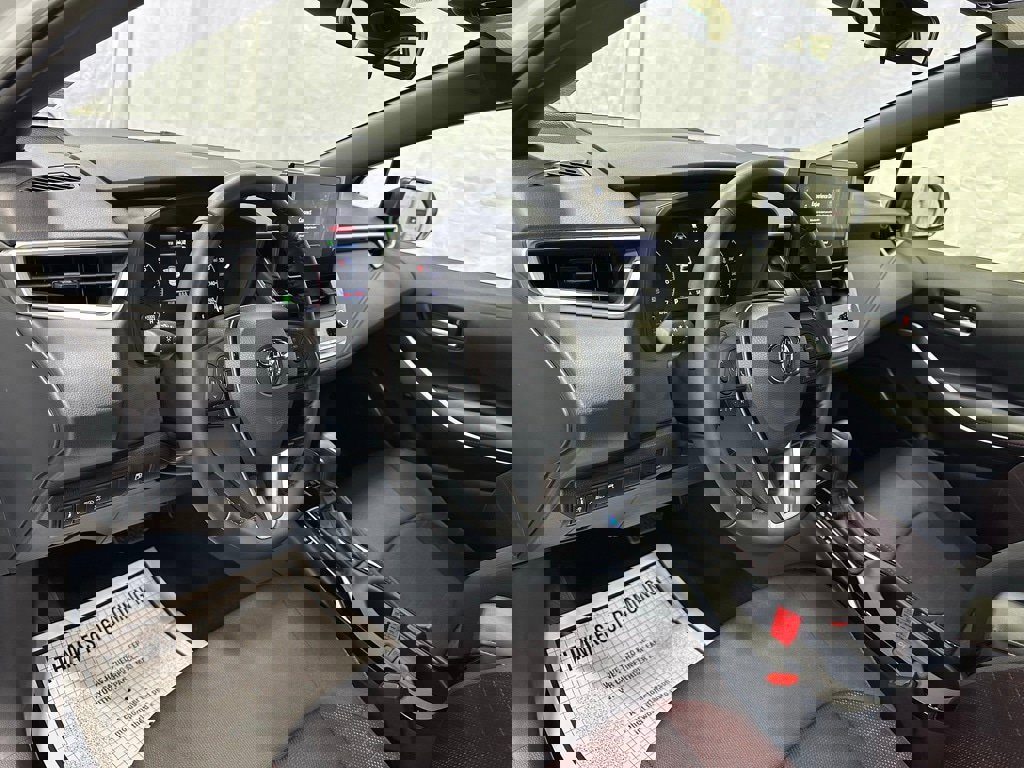 Used 2025 Toyota Corolla SE image 16