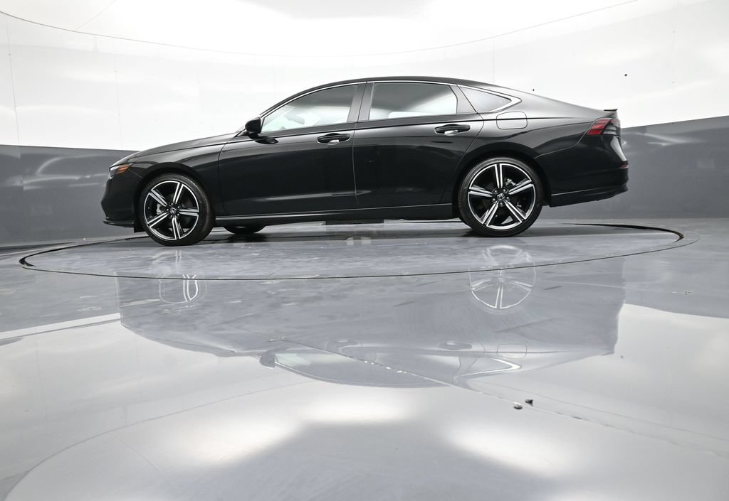 Used 2025 Honda Accord Sport image 32