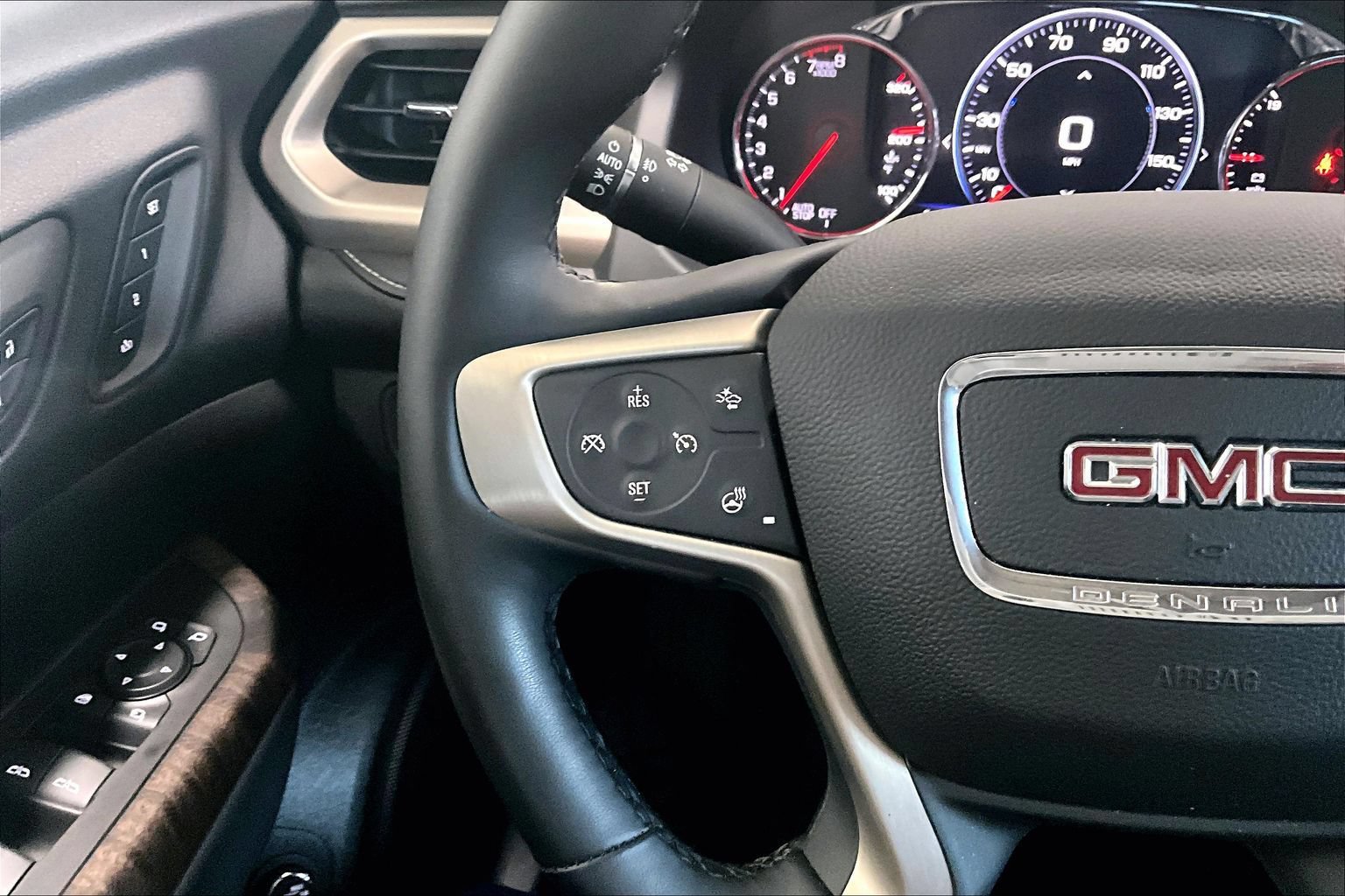 Used 2023 GMC Acadia Denali AWD/4WD image 16
