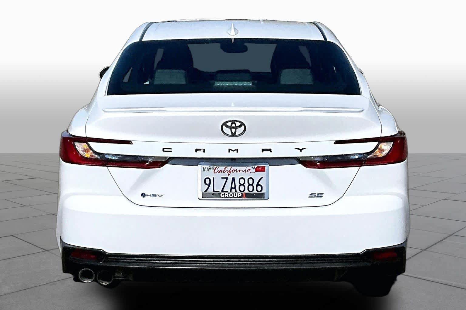 Used 2025 Toyota Camry SE FWD image 4