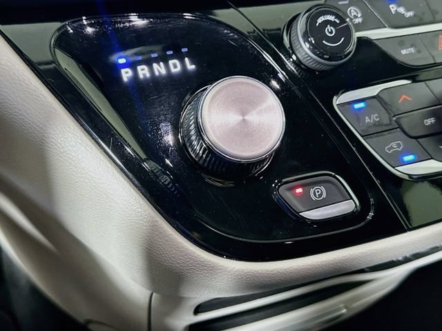 Used 2023 Chrysler Pacifica Touring-L FWD image 18