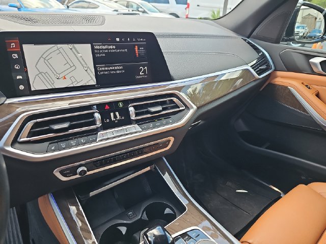 Used 2022 BMW X5 xDrive40i AWD/4WD image 25