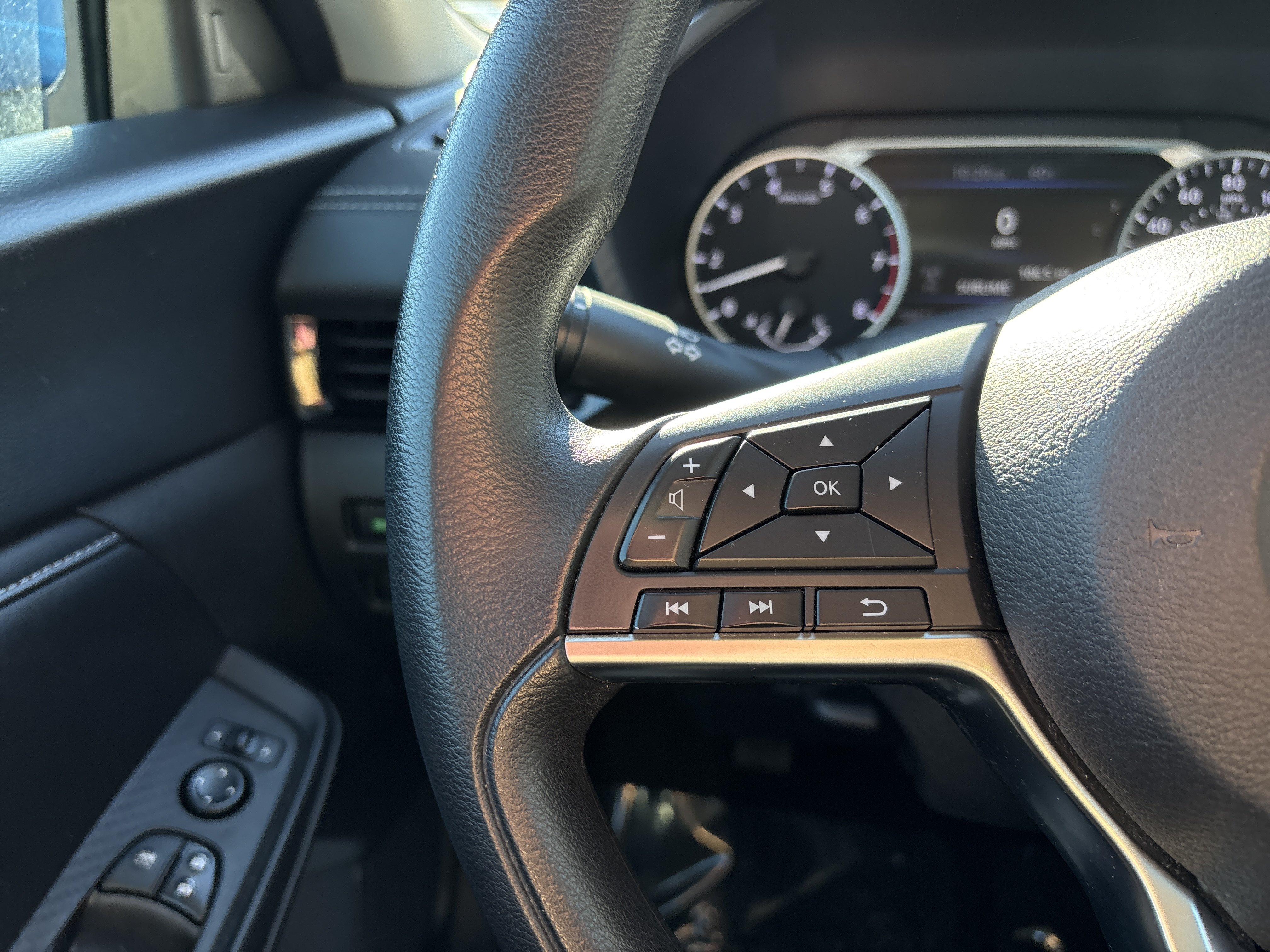 Used 2023 Nissan Sentra SV FWD image 26