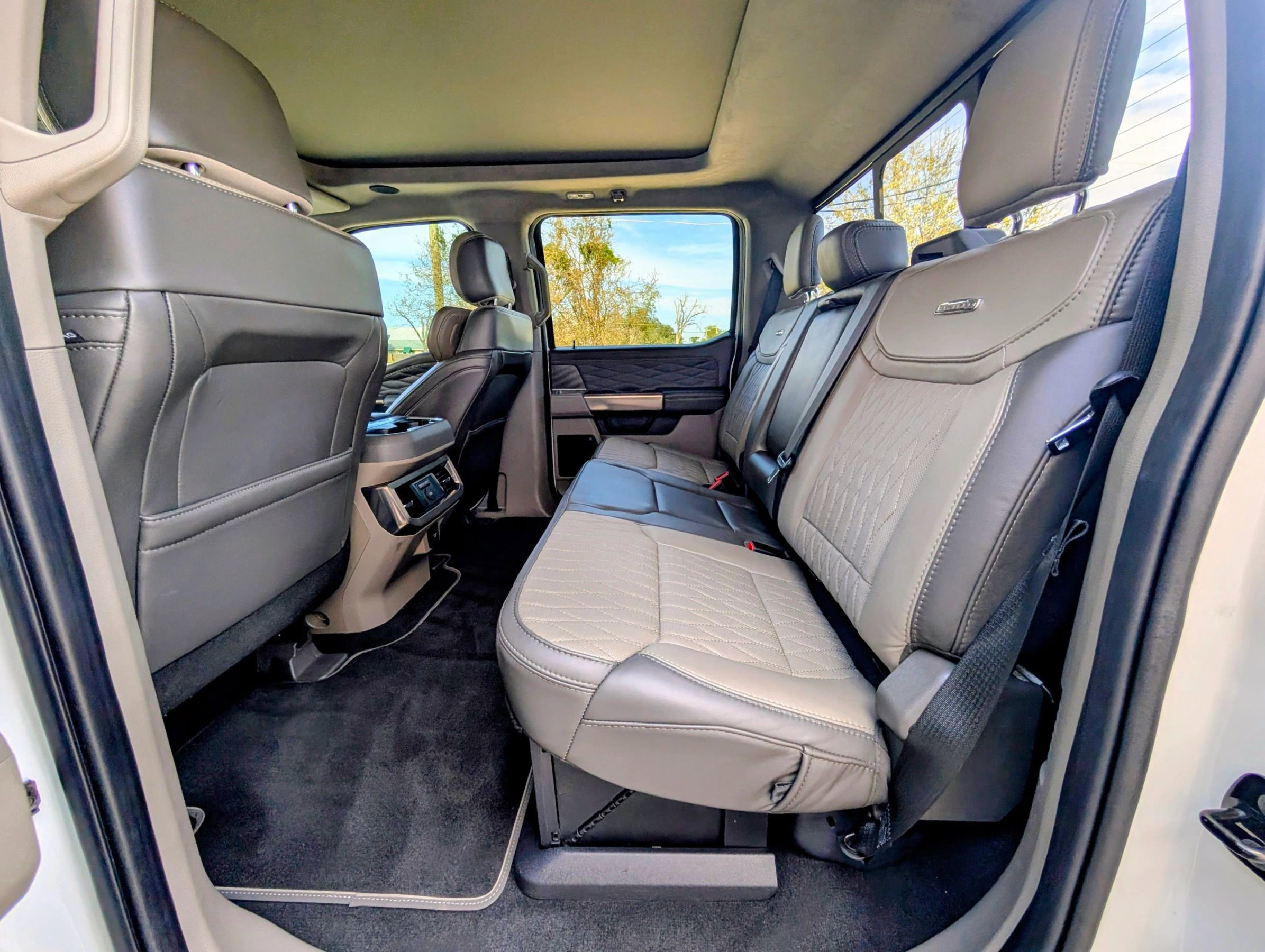 Used 2025 Ford F250 Platinum w/ Platinum Plus Package image 23