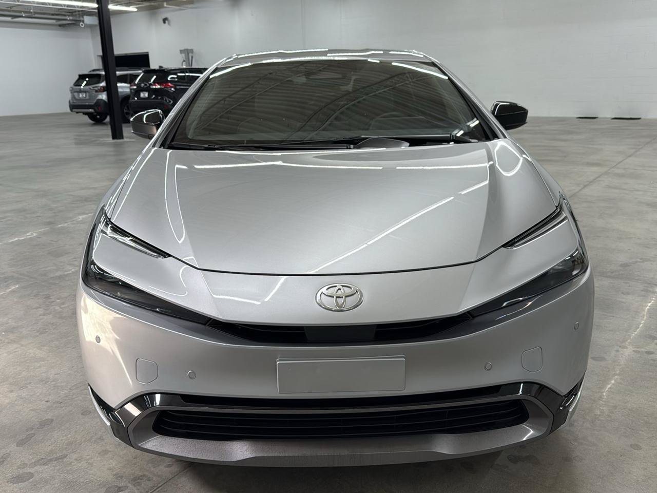 Used 2024 Toyota Prius XLE FWD image 3