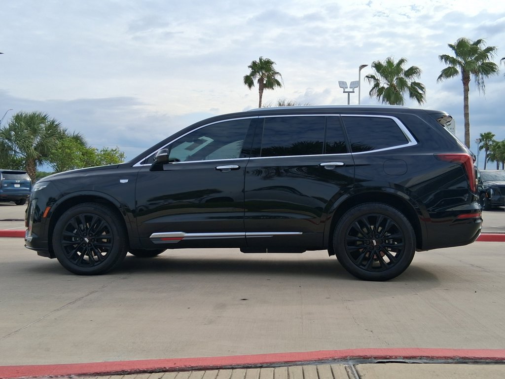 Certified 2025 Cadillac XT6 Luxury w/ LPO, Red Accent Package FWD image 3