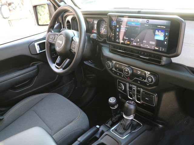 Used 2025 Jeep Gladiator Sport AWD/4WD image 13