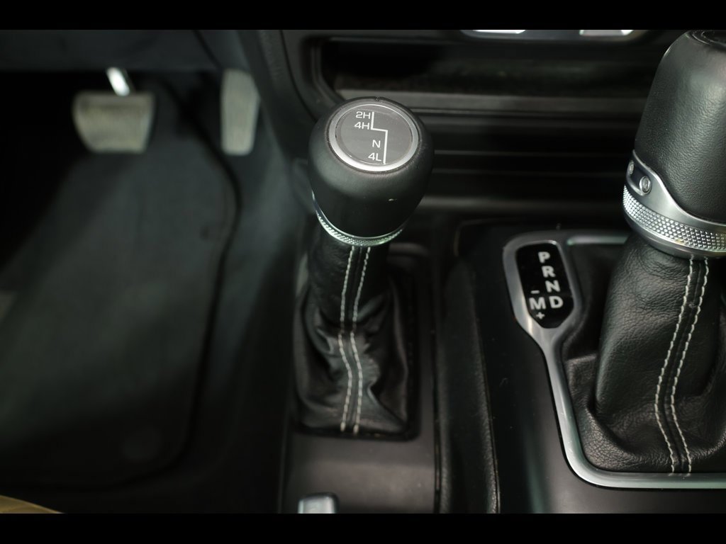 Used 2018 Jeep Wrangler Unlimited Sahara image 12