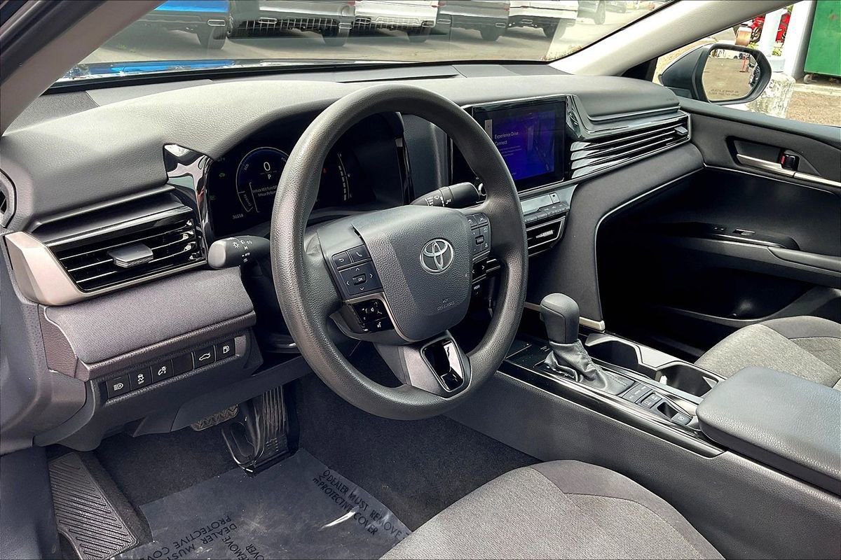 Used 2025 Toyota Camry LE FWD image 12