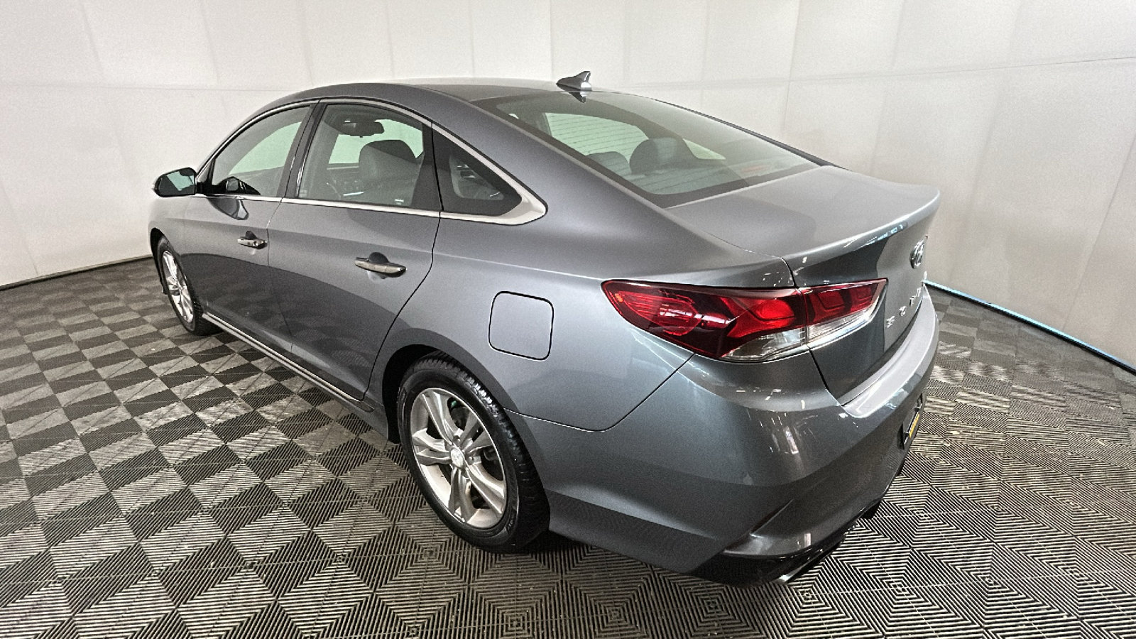 Used 2018 Hyundai Sonata Sport w/ Tech Package 05 FWD image 5
