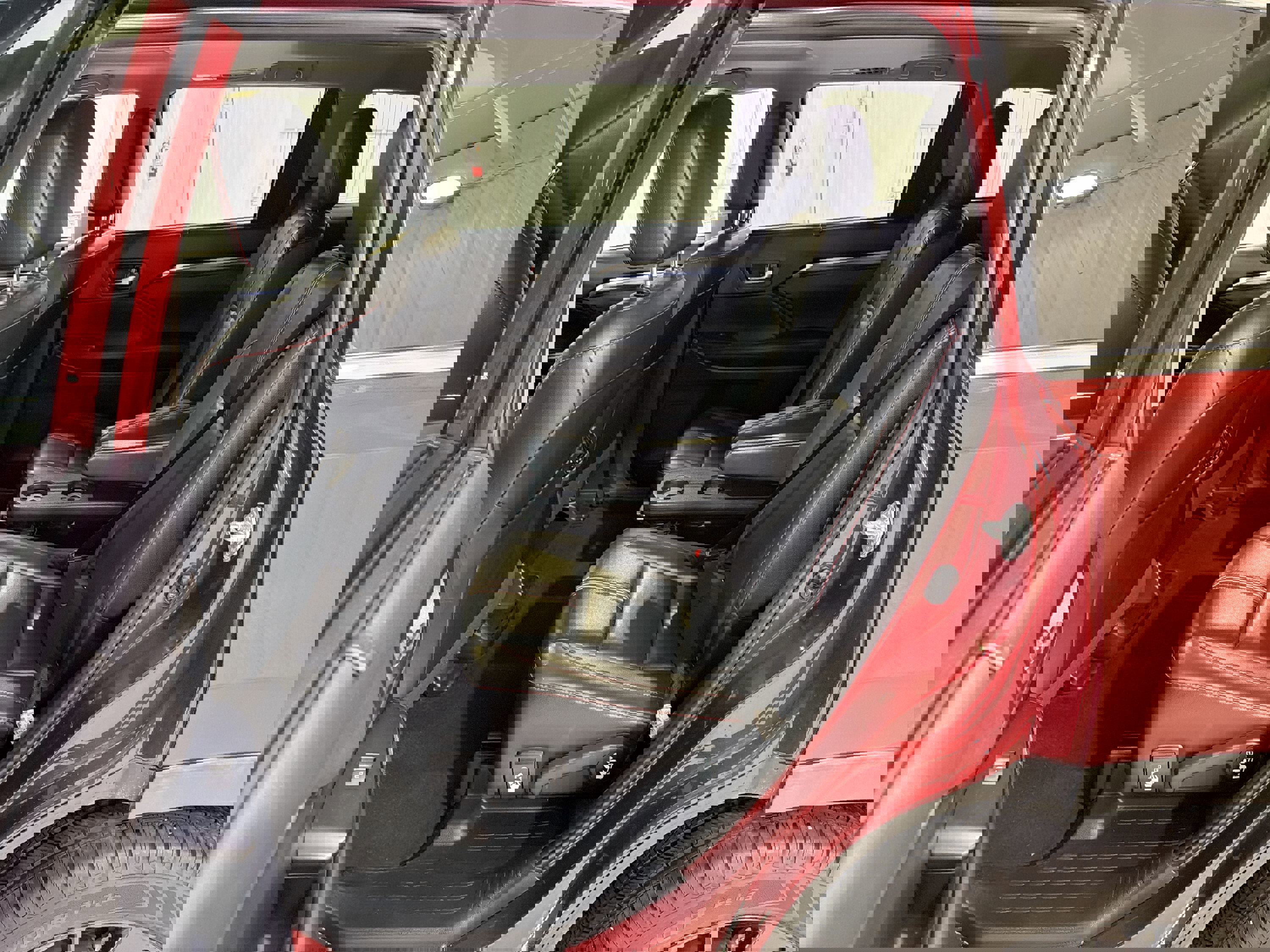 Used 2019 Toyota Highlander SE image 25