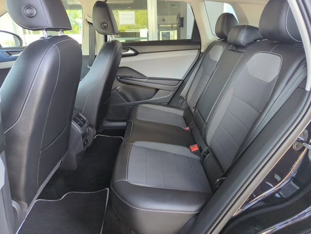 Used 2023 Volkswagen Taos SE w/ Black Wheel Package image 31
