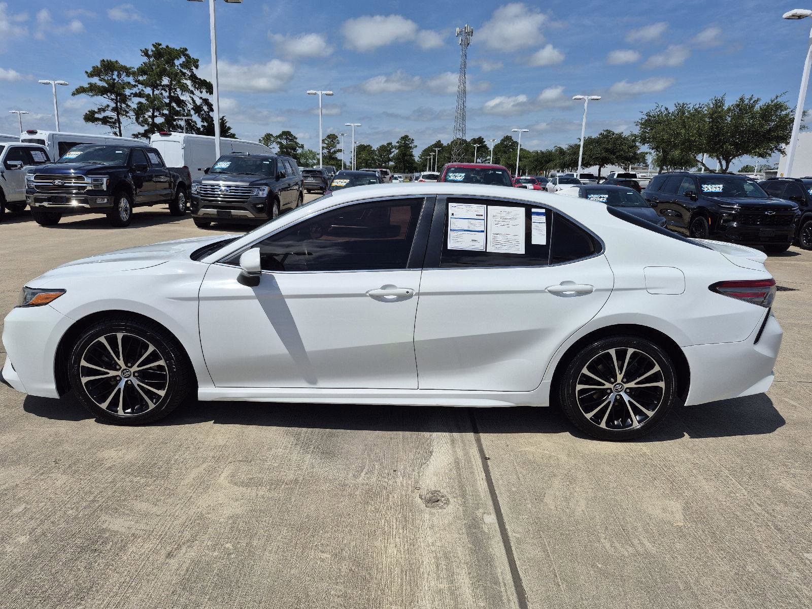 Used 2019 Toyota Camry SE FWD image 14