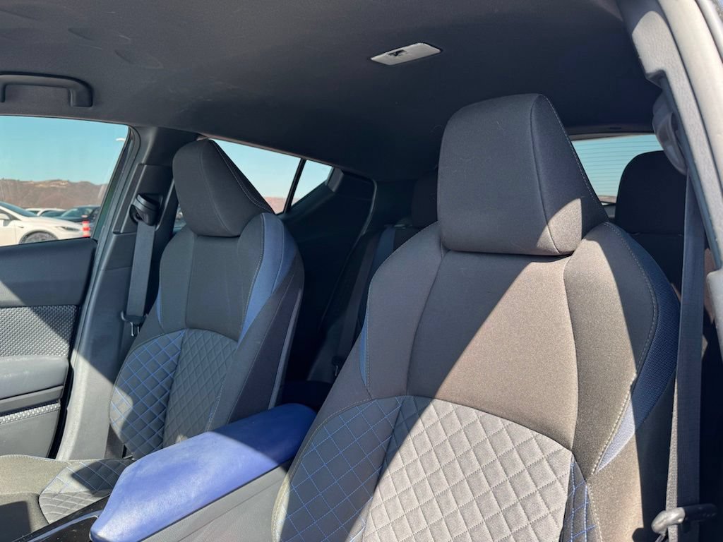 Used 2020 Toyota C-HR XLE FWD image 17