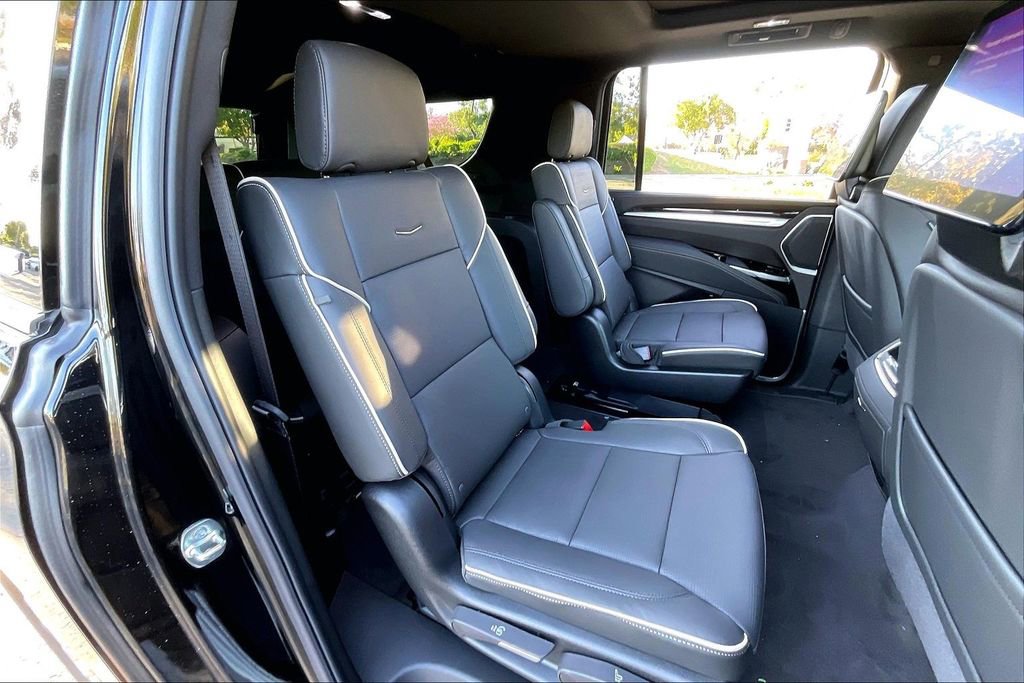 New 2026 Cadillac Escalade ESV Luxury image 32