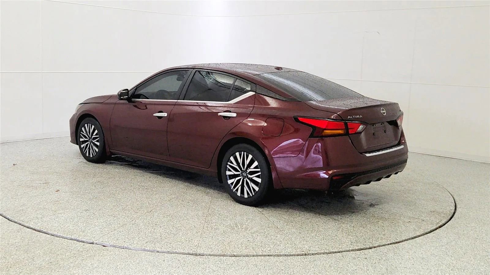 Used 2023 Nissan Altima 2.5 SV image 5