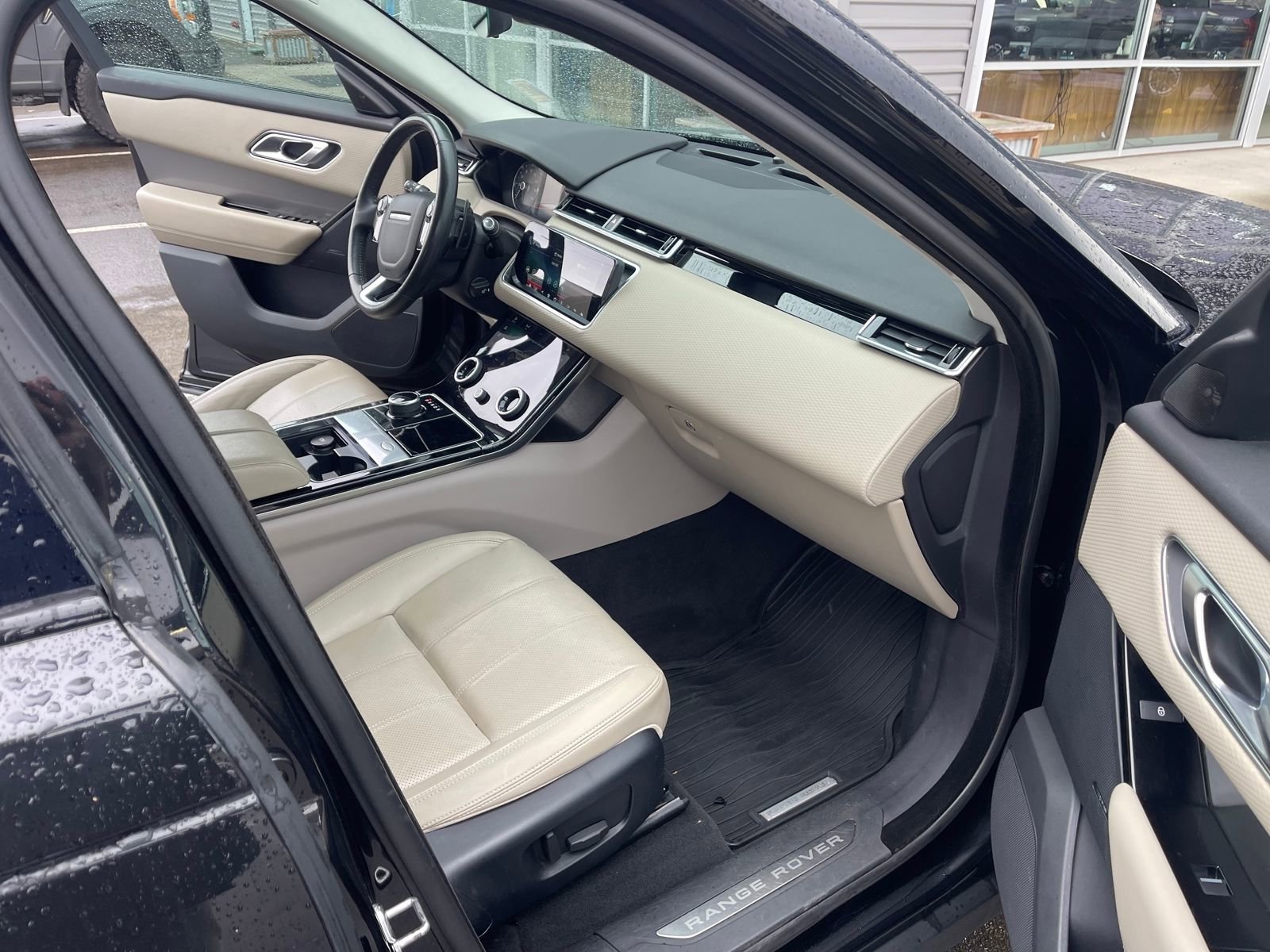 Used 2018 Land Rover Range Rover Velar S image 17