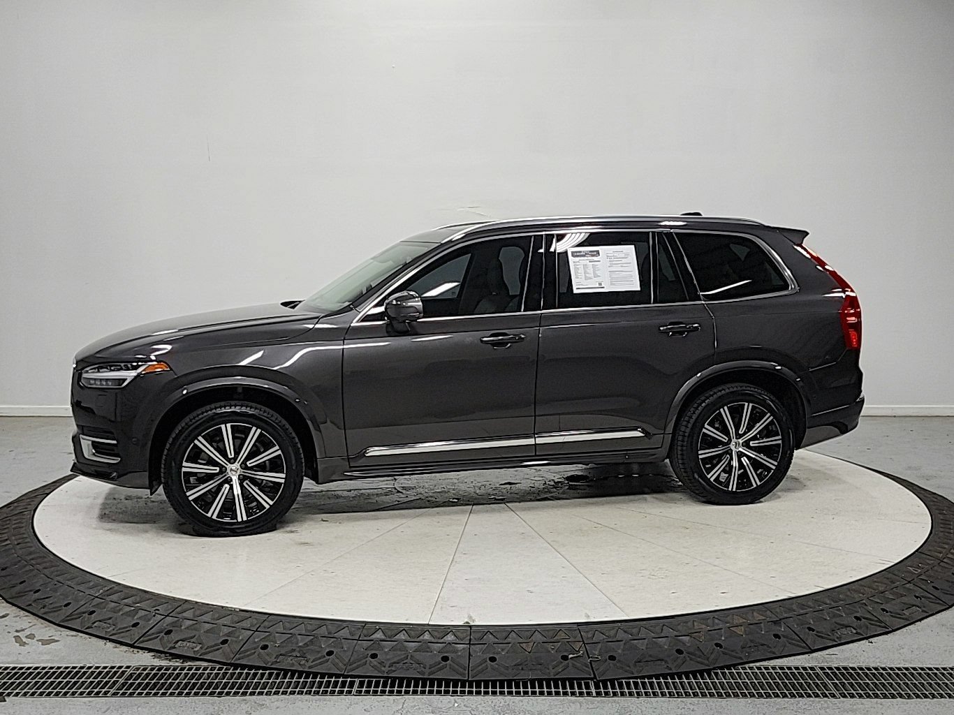 Used 2024 Volvo XC90 B5 Plus AWD/4WD image 4