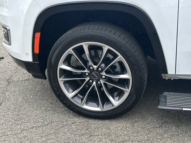 Certified 2023 Jeep Wagoneer Series III w/ Premium Group I image 14