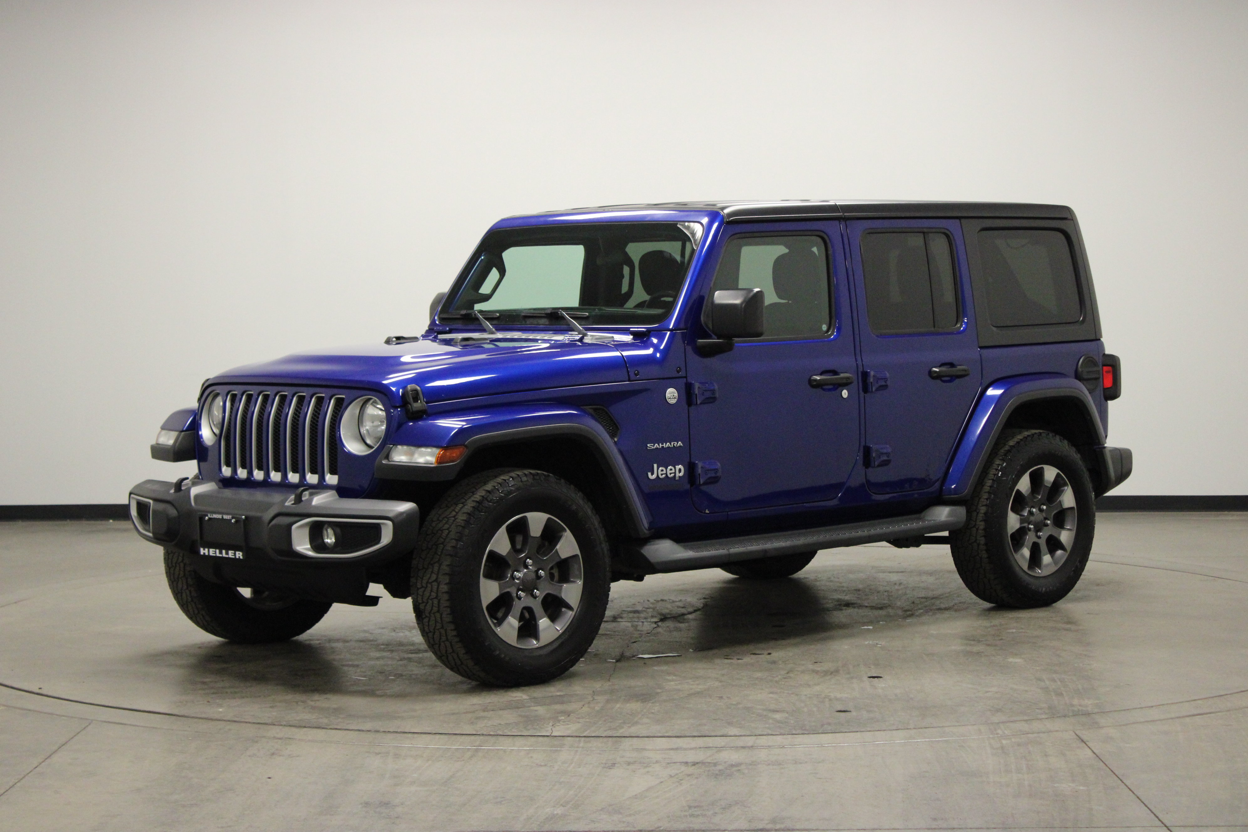 Used 2019 Jeep Wrangler Unlimited Sahara w/ Dual Top Group AWD/4WD image 4
