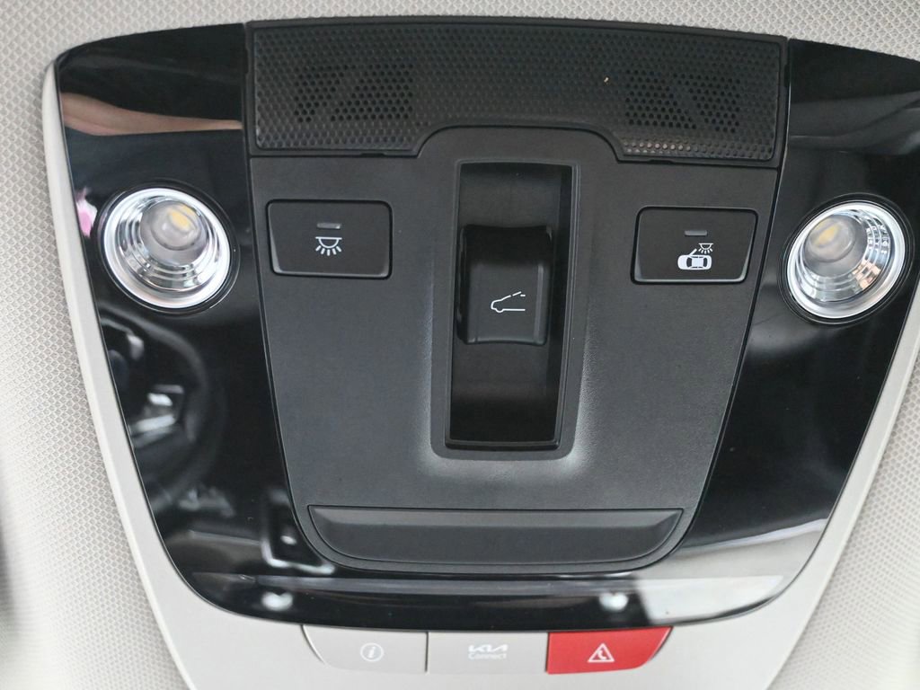 Used 2023 Kia Sorento S w/ Panoramic Sunroof Package image 16